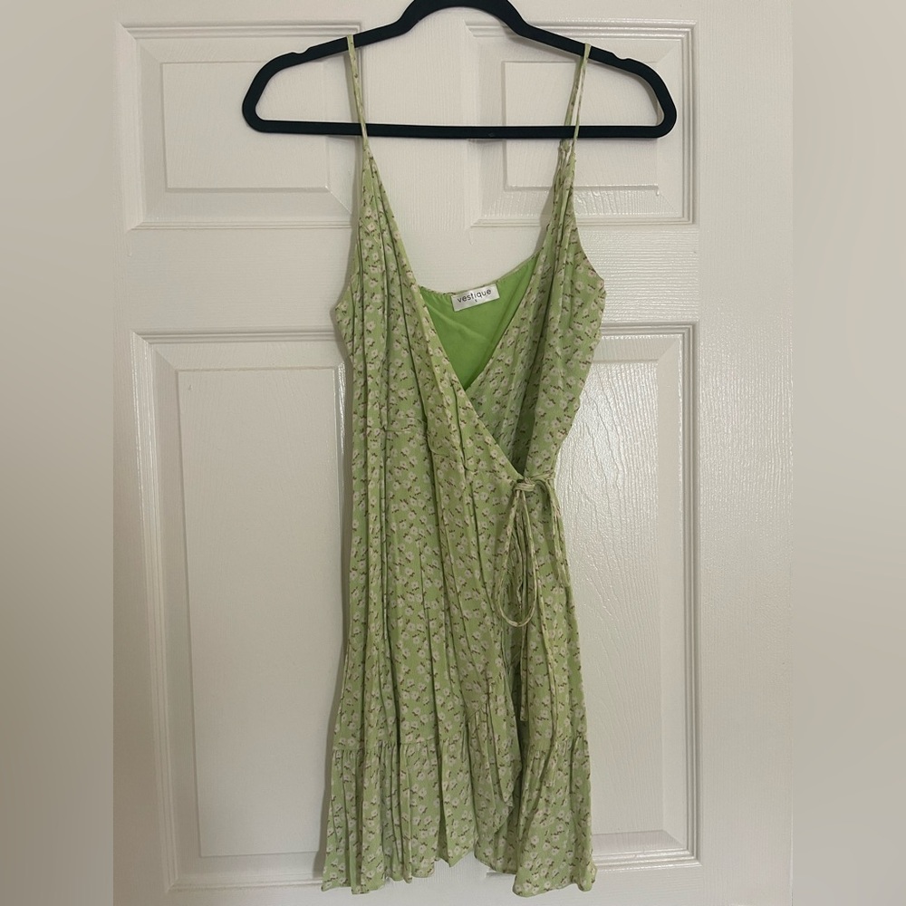 Vestique Light Green Floral Top